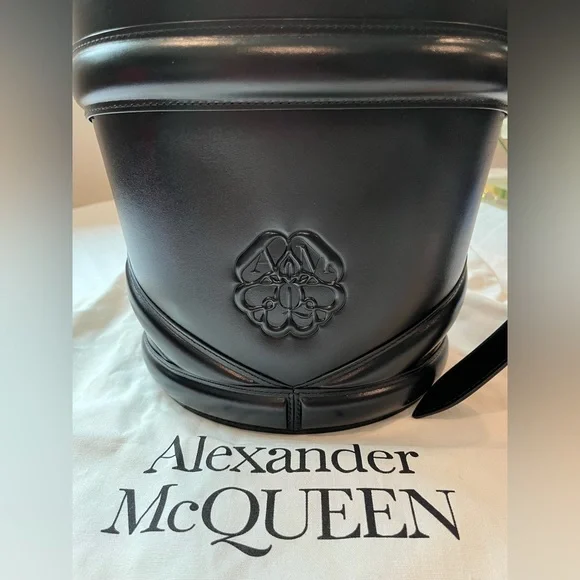 Alexander McQueen Black Shoulder Bag - Picture 7 of 12